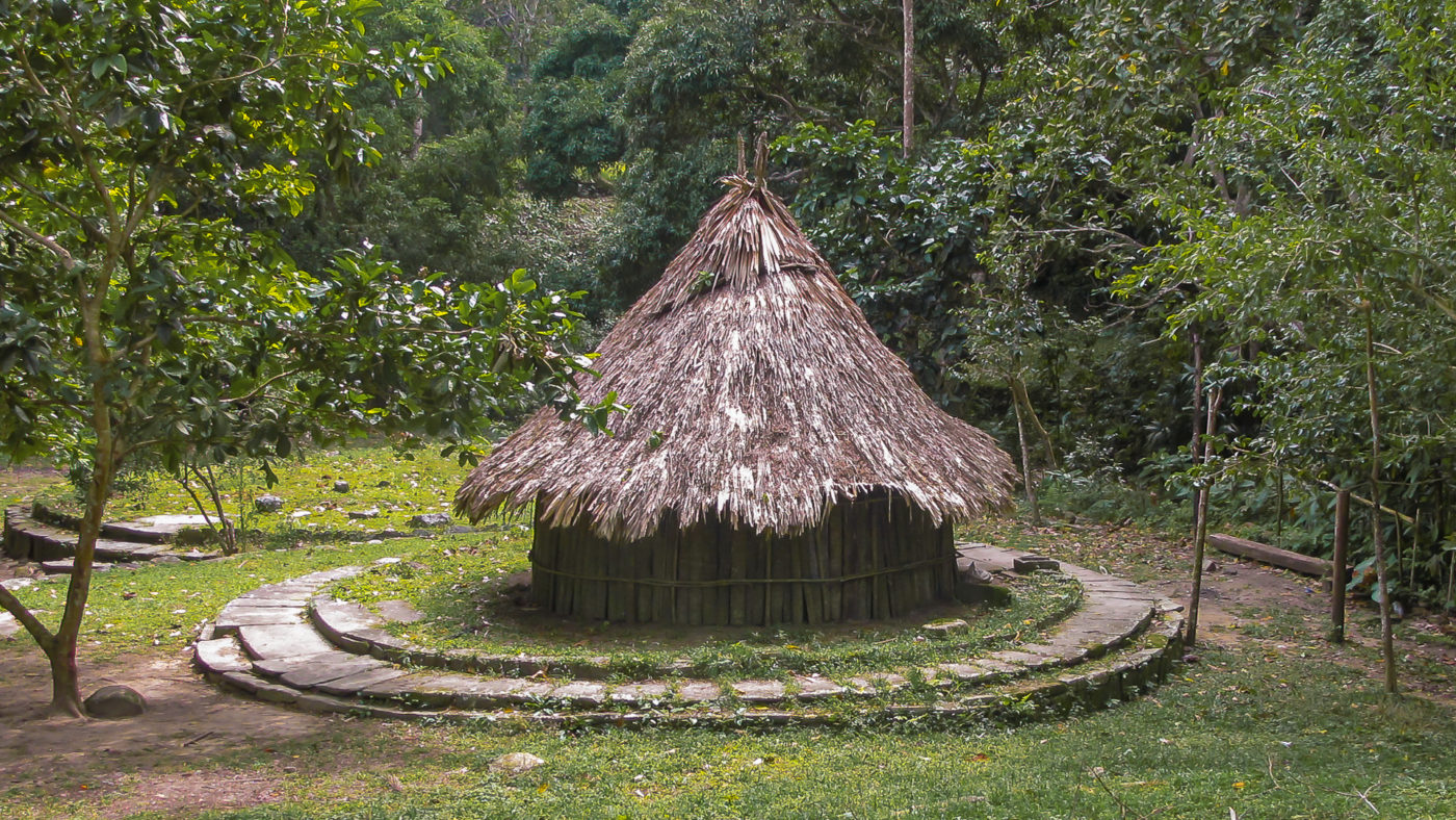 vivienda tipica del pueblo tayrona ubicada en pueblito chairama en el parque natural tayrona giovanni r. bermudez bohorquez